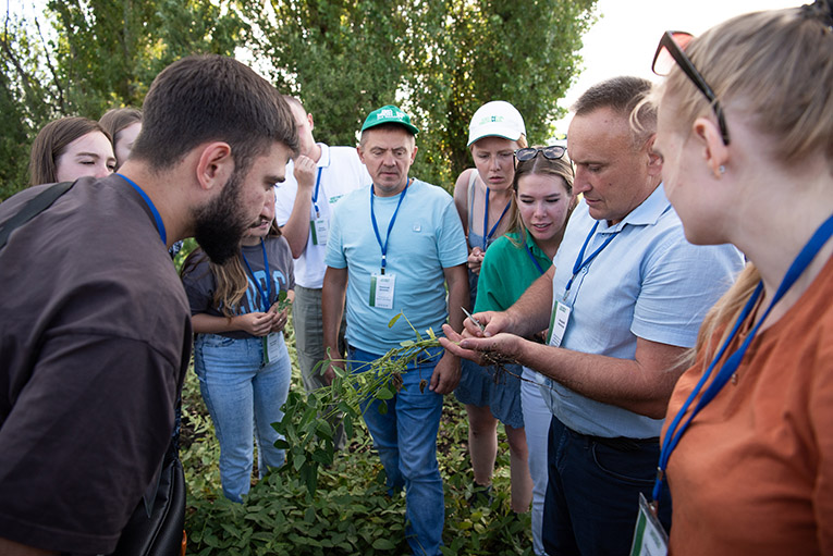 В «ЭкоНиве» определили лучших практикантов-агрономов